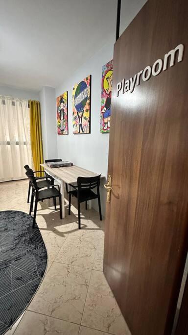 Super House Blloku - 3 Rooms Tirana Eksteriør billede
