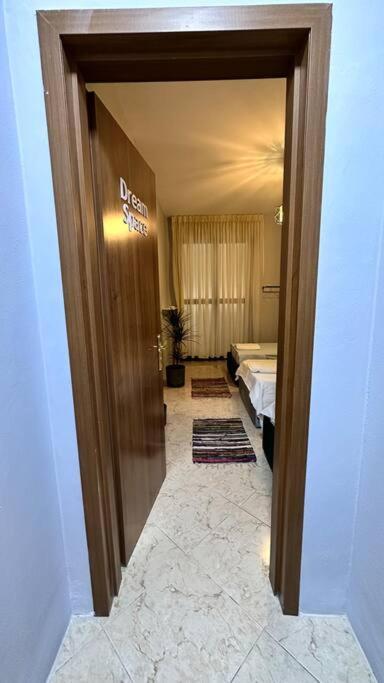 Super House Blloku - 3 Rooms Tirana Eksteriør billede
